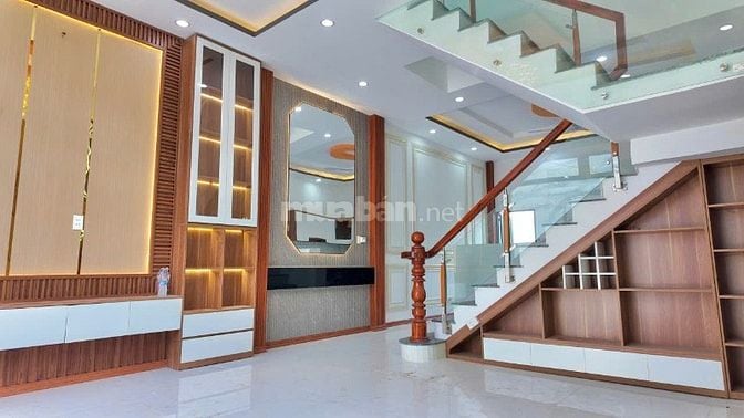 NHÀ ĐẸP 1 TRỆT 1 LẦU CHỢ TRUNG THÀNH - CẦN GIUỘC - LONG AN