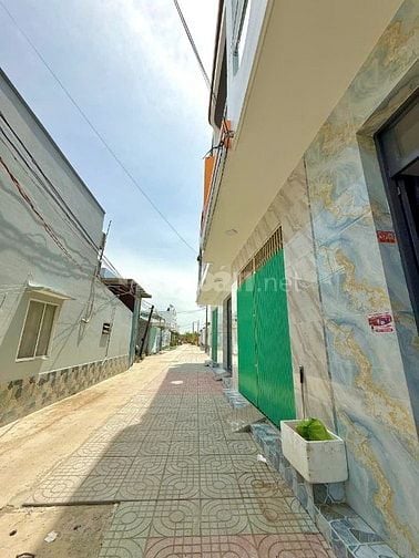NHÀ ĐẸP 1 TRỆT 1 LẦU CHỢ TRUNG THÀNH - CẦN GIUỘC - LONG AN