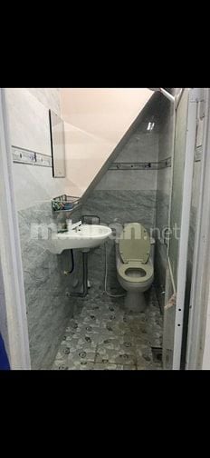 Cho thuê nhà nguyên căn 2 mặt tiền hẻm xe hơi