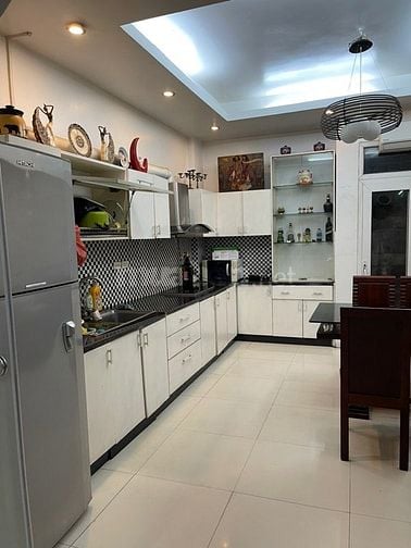 Cho thuê nhà tại ngõ 75 Ngọc Thuỵ, ngay gần chân cầu Long Biên