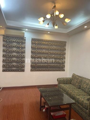 Cho thuê nhà tại ngõ 75 Ngọc Thuỵ, ngay gần chân cầu Long Biên