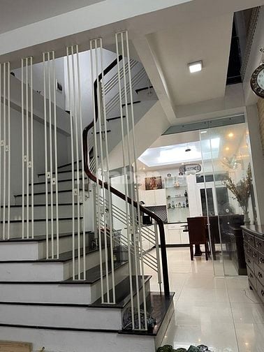 Cho thuê nhà tại ngõ 75 Ngọc Thuỵ, ngay gần chân cầu Long Biên