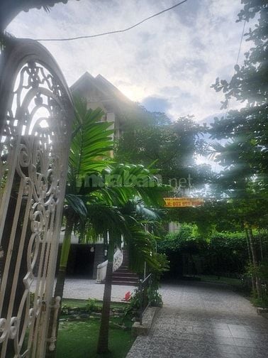 Cho thuê biệt thự mặt tiền đường nguyễn văn hưởng 