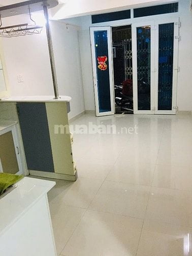 Bán nhà trung tâm Quận 1, giá 6,8 tỷ, 3PN & 5WC, công chứng ngay