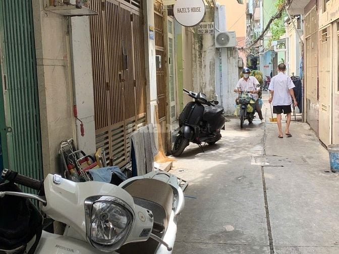 Bán nhà trung tâm Quận 1, giá 6,8 tỷ, 3PN & 5WC, công chứng ngay