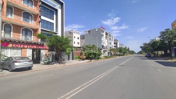 Đất CÁT LÁI 8x20 đường chính 24m gần trường Đại học 72tr/m 
