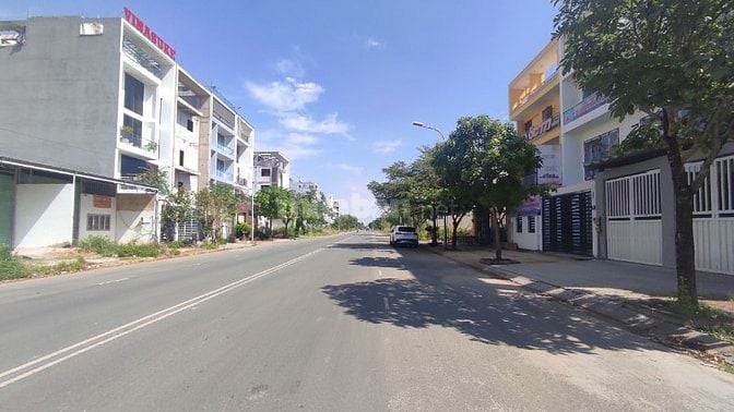 Đất CÁT LÁI 8x20 đường chính 24m gần trường Đại học 72tr/m 