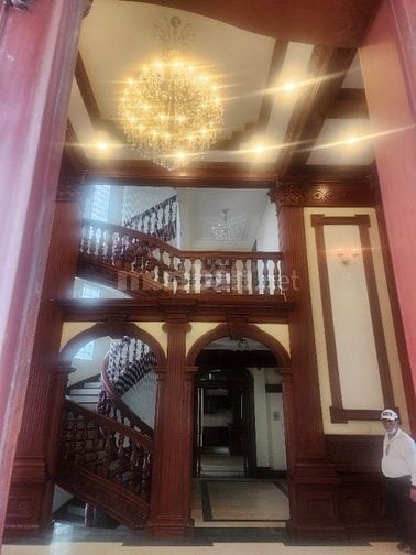 Cho thuê biệt thự mặt tiền đường nguyễn văn hưởng 