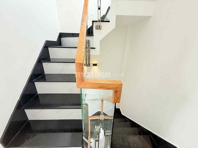 NHÀ ĐẸP NGAY TẠI LÊ QUANG ĐỊNH - SÁT MẶT TIỀN - 3PN - SỔ NỞ HẬU