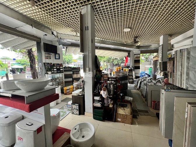 CẦN SANG NHƯỢNG CỬA HÀNG GÓC 2 MẶT TIỀN CỰC ĐẸP – NGANG 12M, VỊ TRÍ ĐẮ