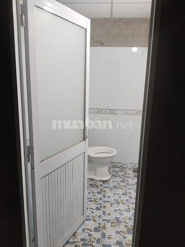 Cho thuê nhà nguyên căn diện tích 5x18, có gác lửng, toilet, sân để hơ