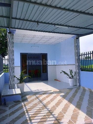 Cần tiền bán căn nhà còn mới 126m2 ở Thị Xã Trảng Bàng giá 700 triệu