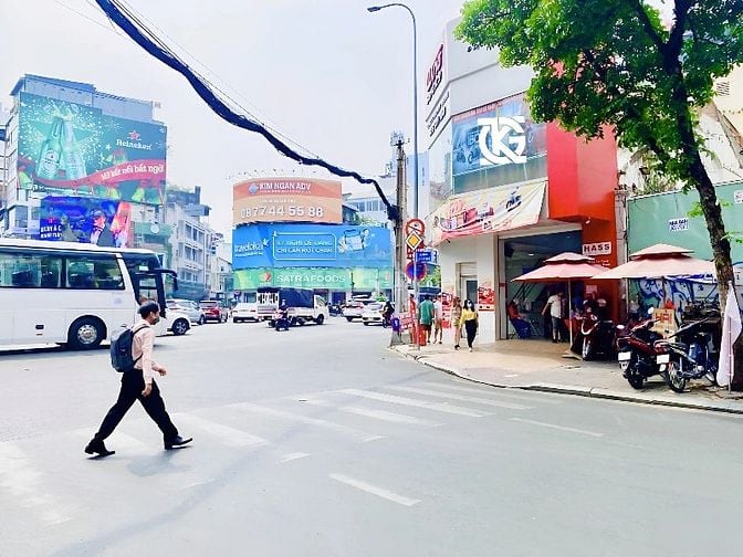 ❇️❇️ Cho Thuê Nhà GÓC 2MT: 290 Lý Tự Trọng + CMT8 - Quận 1