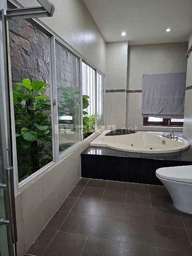 Đường nhựa 8m,8x20m trệt 2 lầu ST 5 PN đối diện nhà Ga T3