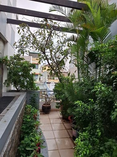 Đường nhựa 8m,8x20m trệt 2 lầu ST 5 PN đối diện nhà Ga T3