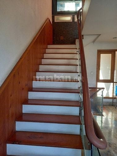 Bán gáp nhà HXH 100m2 đường nguyễn bá tòng , trệt 4 lầu .Q Tân Bình