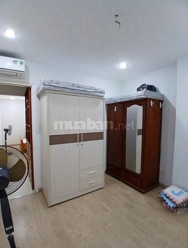 Chung cư 10A Trần Nhật Duật, Tân Định,Q1: 70m2, 2p ngủ, 12tr/th