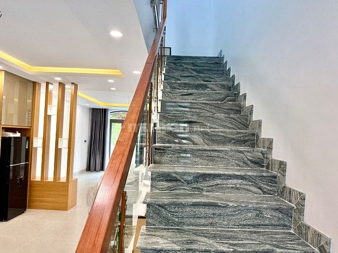 Cho thuê nhà 1 trệt 2 lầu full nội thất ngay Trung Tâm Thành Phố Tân A