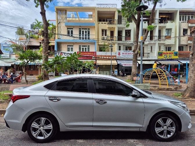 Cần bán Accent (ATH 1.4L) sx 2019AT,màu bạc,gđ sử dụng mới 98%.