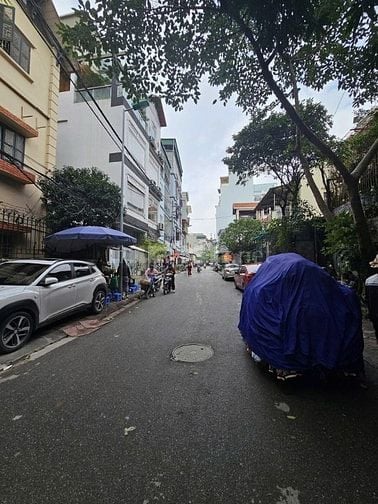 Mảnh đất Mặt Ngõ 279 phố Đội Cấn giá 50 tỷ, 240m2. MT 10m.