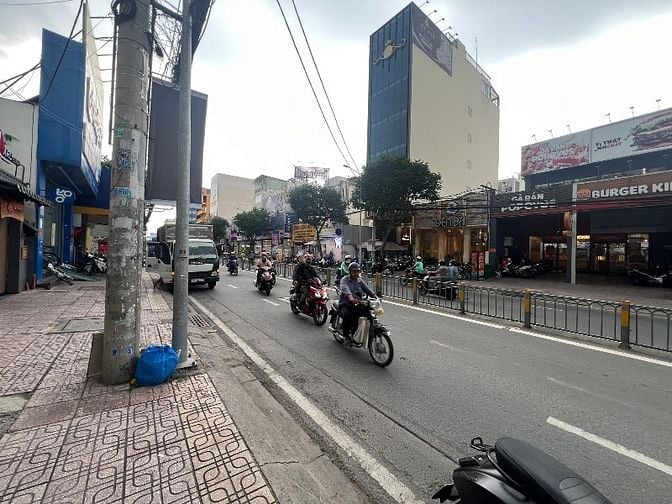 Bán Nhà Mặt Tiền Huỳnh Tấn Phát, Q7, TP HCM