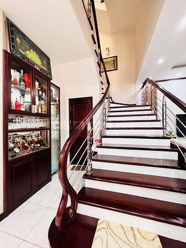 Bán BTLàng Việt Kiều Châu Âu đường Nguyễn Văn Lộc DT 200m2 giá 47.9 tỷ