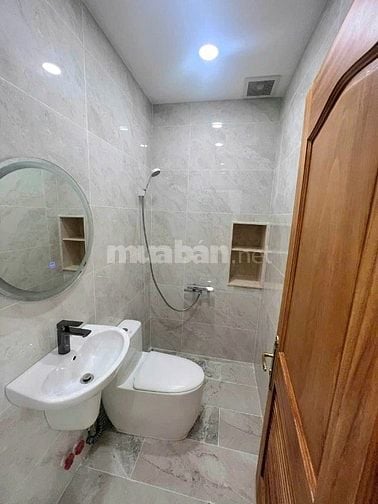 Bán nhà HXH Kiamoning Võ Văn Kiệt, P. Cầu Ông Lãnh, Quận 1. 92m2 Đất