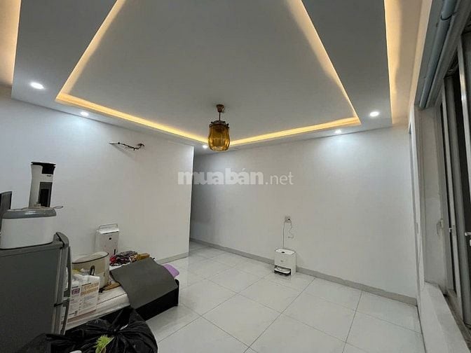 Nhà nguyên căn cho thuê 3 tầng: 2 tầng ở + 1 tầng sân thưọng