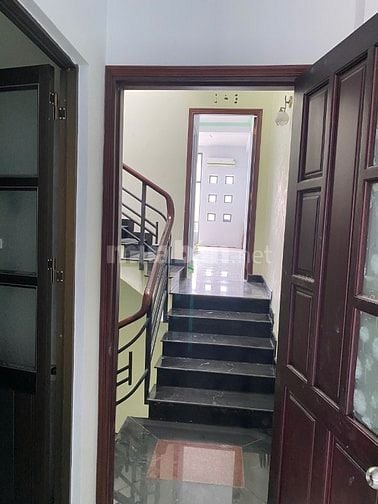 cho thuê nhà 3 lầu đường số 14m phường tân Quy Quận 7. 