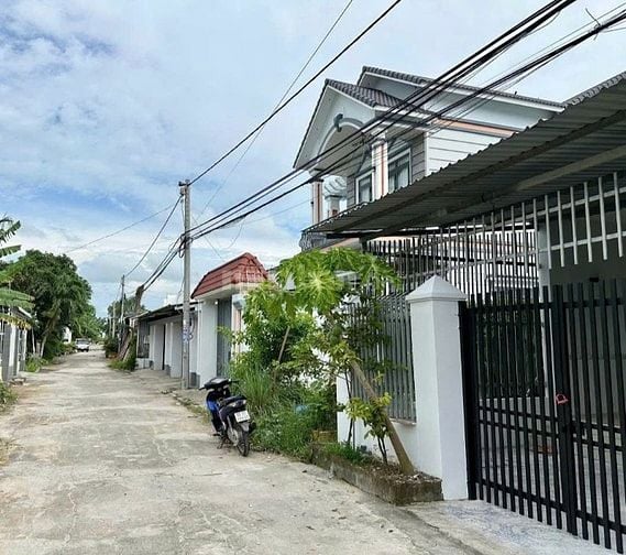 Chấn Động Địa Cầu Căn Nhà Tân Thới Nhì, Hóc Môn - Giá 830 Triệu. SHR