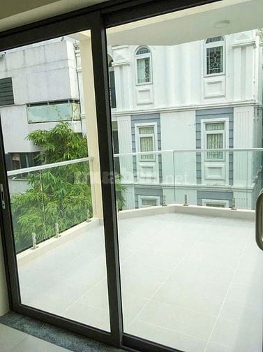 Nhà đẹp Lê Thị Riêng, Quận 1 – gần Nguyễn Trãi – có thang máy