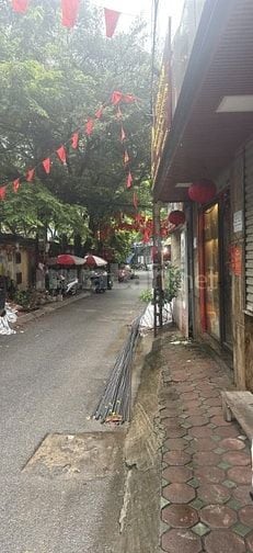 Cho thuê nhà mặt ngõ 73 phố Nguyên Hồng, quận Đống Đa, DT 45m2