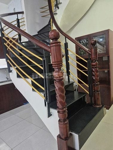 Cho thuê nhà nguyên căn. an ninh. sầm uất. thân thiện. giá tốt. 