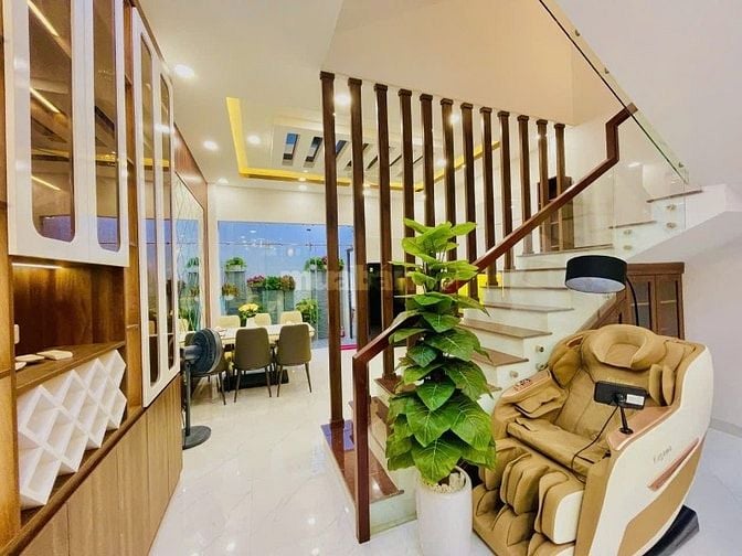 Chính chủ bán nhà 4 tầng gần Bàu cát, 60m2, 5pn, 5wc, giá 5.95 tỷ