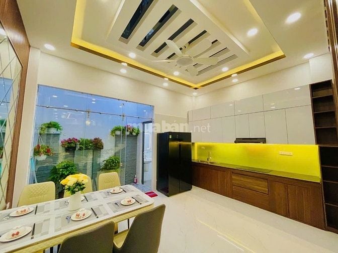 Chính chủ bán nhà 4 tầng gần Bàu cát, 60m2, 5pn, 5wc, giá 5.95 tỷ