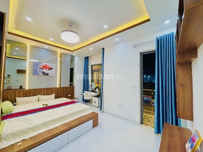 Chính chủ bán nhà 4 tầng gần Bàu cát, 60m2, 5pn, 5wc, giá 5.95 tỷ