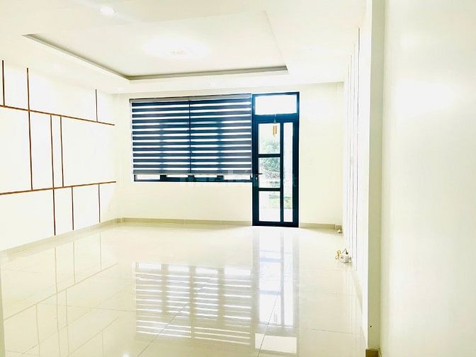 Cho thuê văn phòng cty, lầu 1, lầu 2, nhà mặt tiền mới xây, đường lớn 