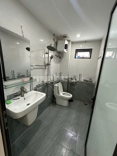 Cho thuê nhà 4 tầng, 4 ngủ,4WC, nhà mới đẹp,ngõ 245 Di Trạch,Hoài Đức