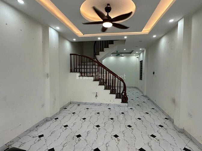 Cho thuê nhà 4 tầng, 4 ngủ,4WC, nhà mới đẹp,ngõ 245 Di Trạch,Hoài Đức