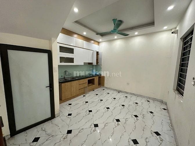 Cho thuê nhà 4 tầng, 4 ngủ,4WC, nhà mới đẹp,ngõ 245 Di Trạch,Hoài Đức