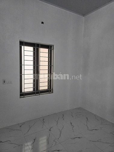  cần bán nhà khuôn viên đẹp bám ao, view núi, tiện cho nghỉ dưỡng