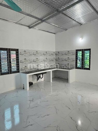  cần bán nhà khuôn viên đẹp bám ao, view núi, tiện cho nghỉ dưỡng