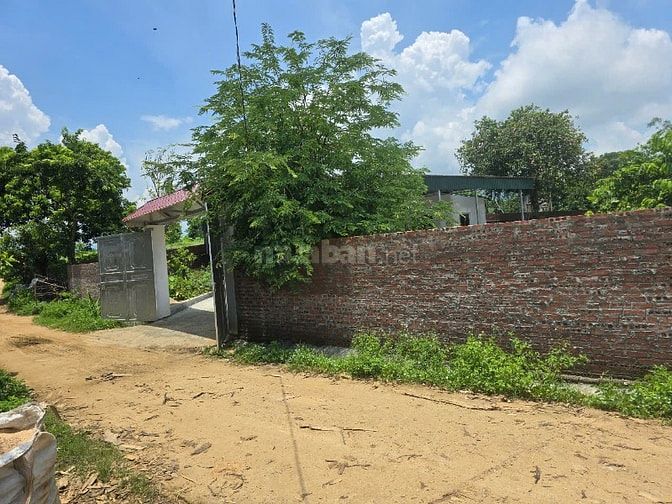  cần bán nhà khuôn viên đẹp bám ao, view núi, tiện cho nghỉ dưỡng