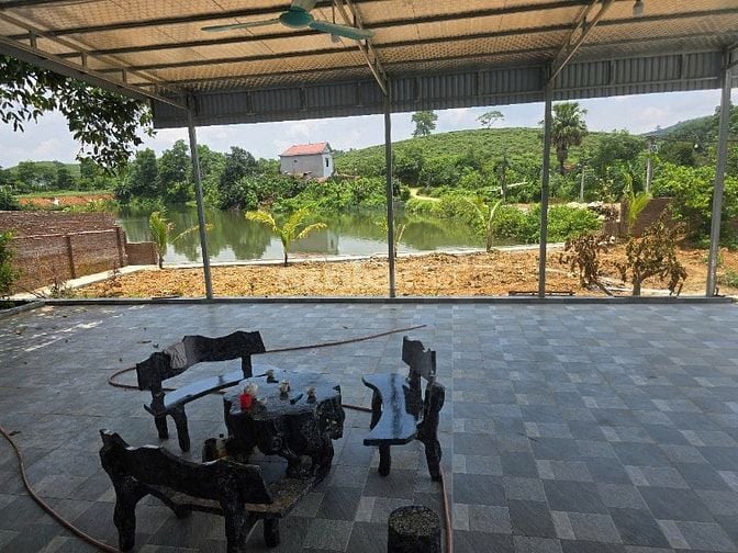  cần bán nhà khuôn viên đẹp bám ao, view núi, tiện cho nghỉ dưỡng