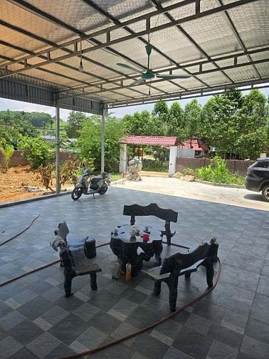  cần bán nhà khuôn viên đẹp bám ao, view núi, tiện cho nghỉ dưỡng