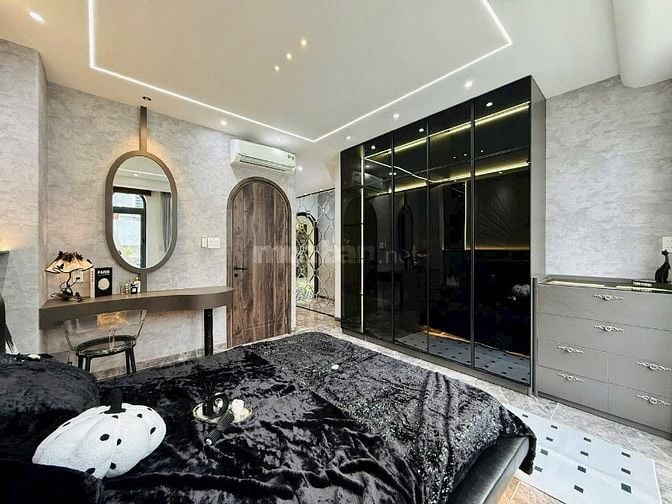 Bán nhà 42m2 Sư Vạn Hạnh giá 1 tỷ 950. Gần BV 115 xây 1 trệt 4 lầu
