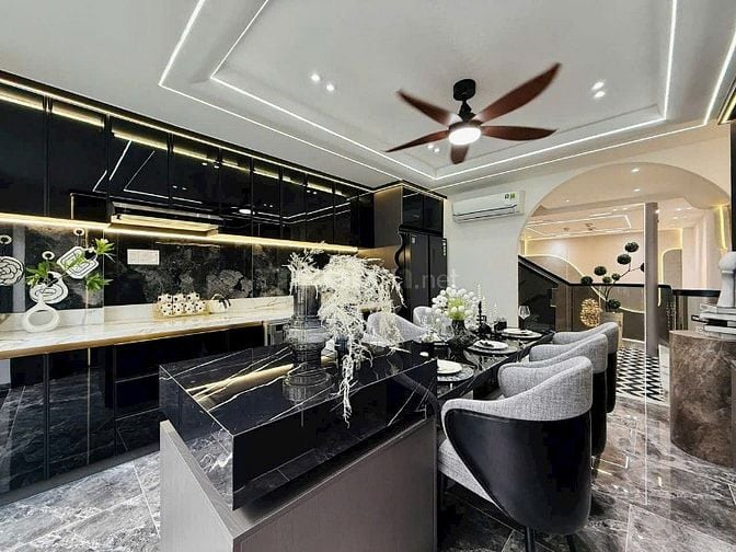 Bán nhà 42m2 Sư Vạn Hạnh giá 1 tỷ 950. Gần BV 115 xây 1 trệt 4 lầu
