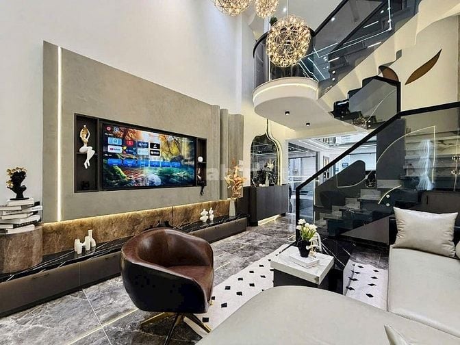 Bán nhà 42m2 Sư Vạn Hạnh giá 1 tỷ 950. Gần BV 115 xây 1 trệt 4 lầu