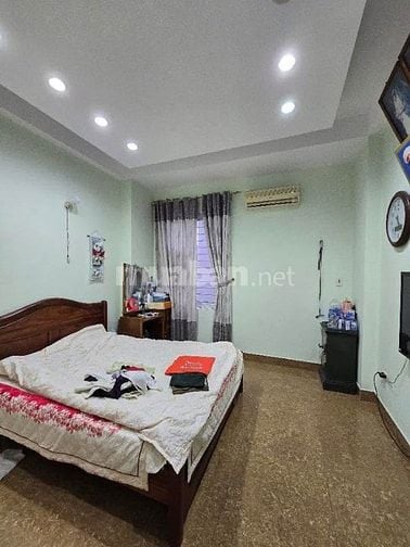 Nhỉnh 8 tỷ, sở hữu ngay căn nhà 3 tầng, trung tâm HK, Kiến trúc Pháp.