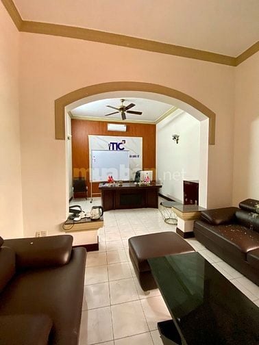 Cho thuê biệt thự sân vườn 1000m2 ngay tại Nguyễn Văn Đậu, Bình Thạnh